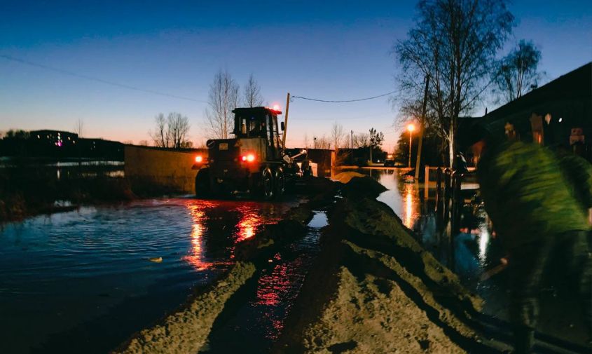 вода начала отступать из шимановска, но начались проблемы с питьевой водой
